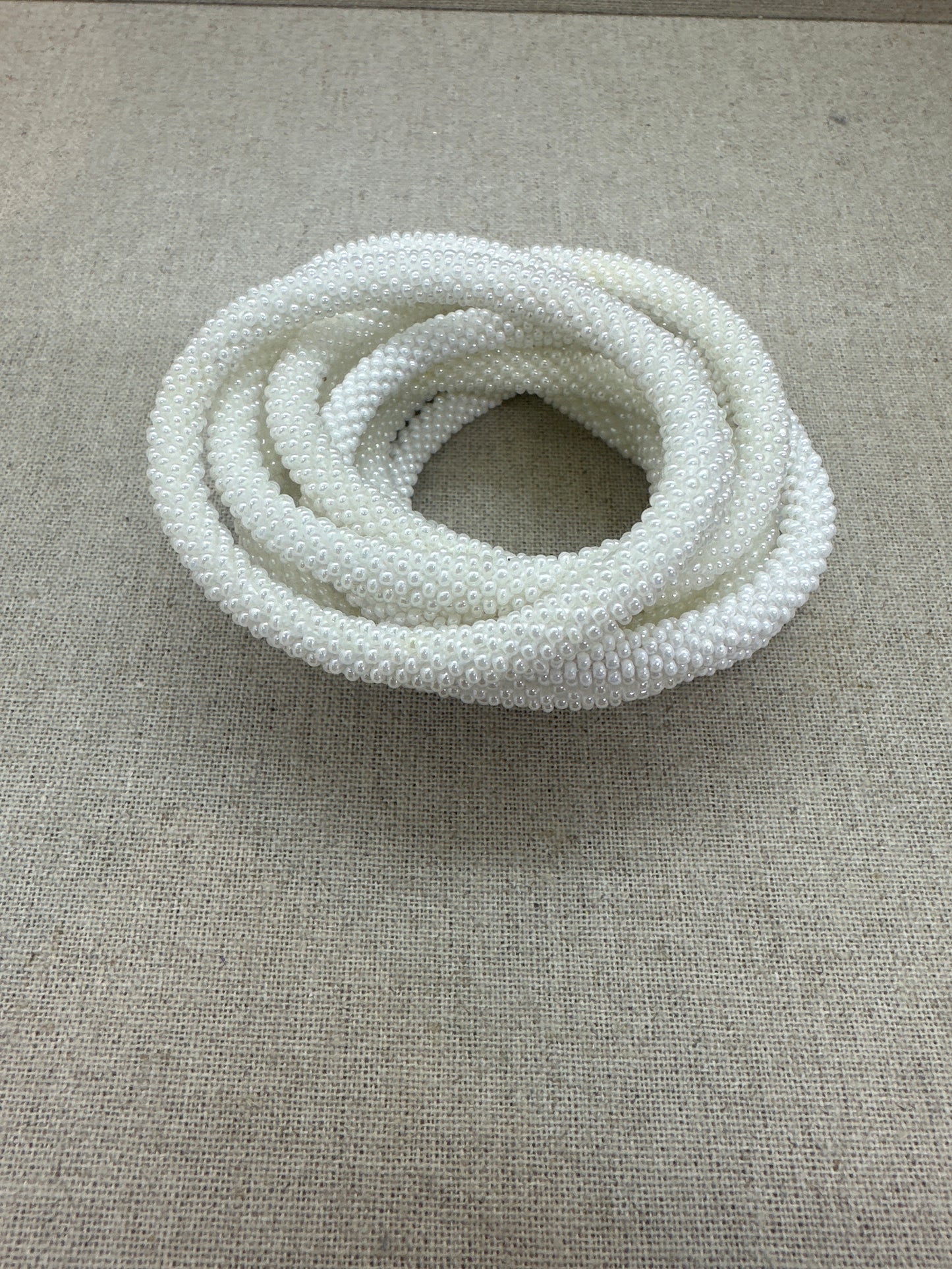 Bracelet népalais blanc nacré SA-40