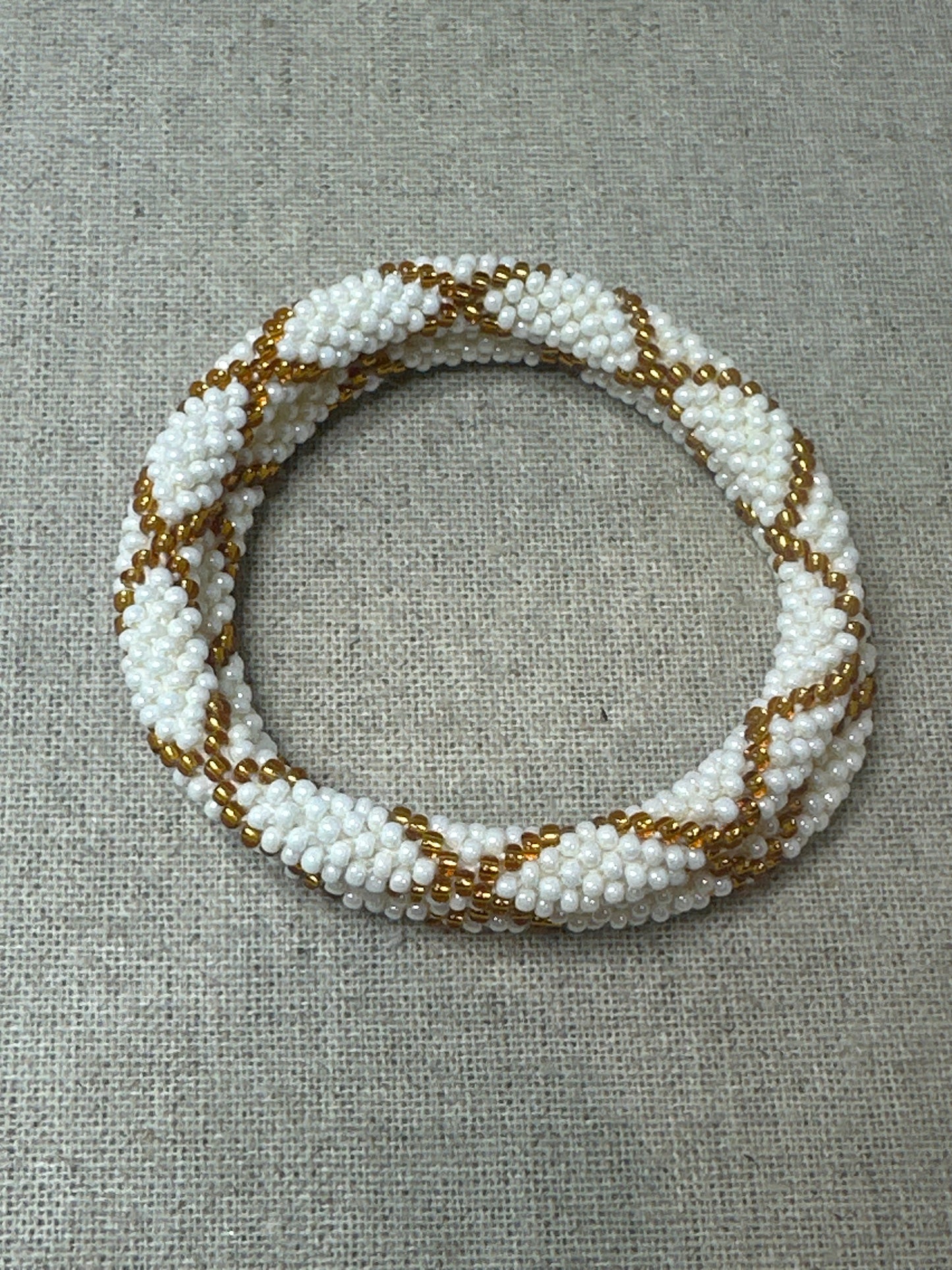 Bracelet népalais blanc doré SA-170
