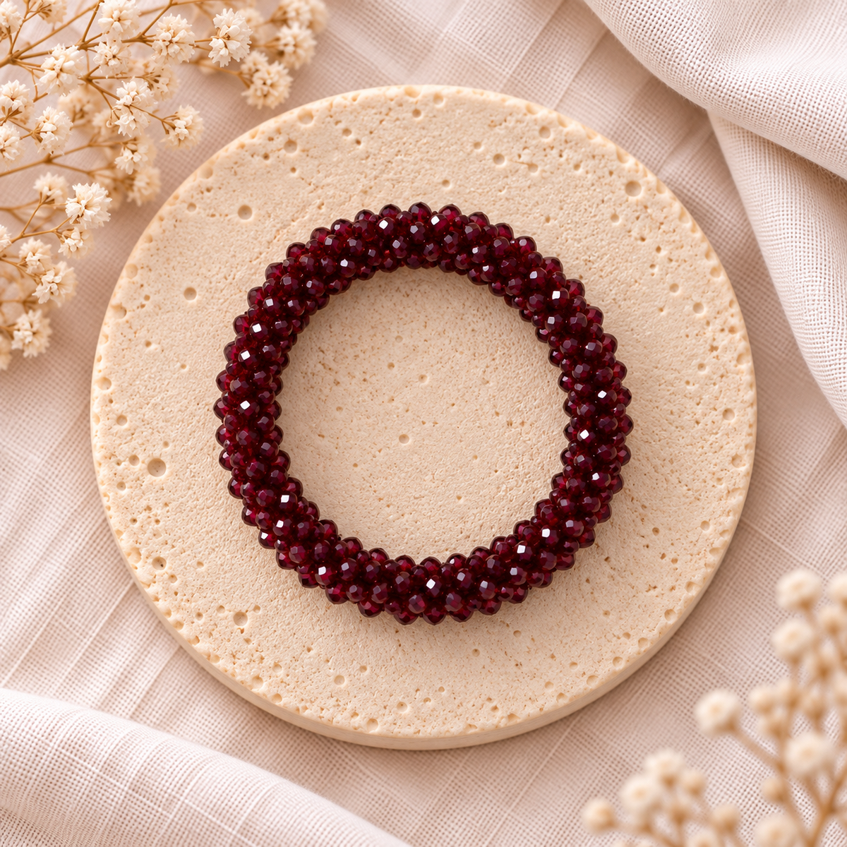 Bracelet élastique en perles de verre – Rouge Bordeaux | Trésors de Ava