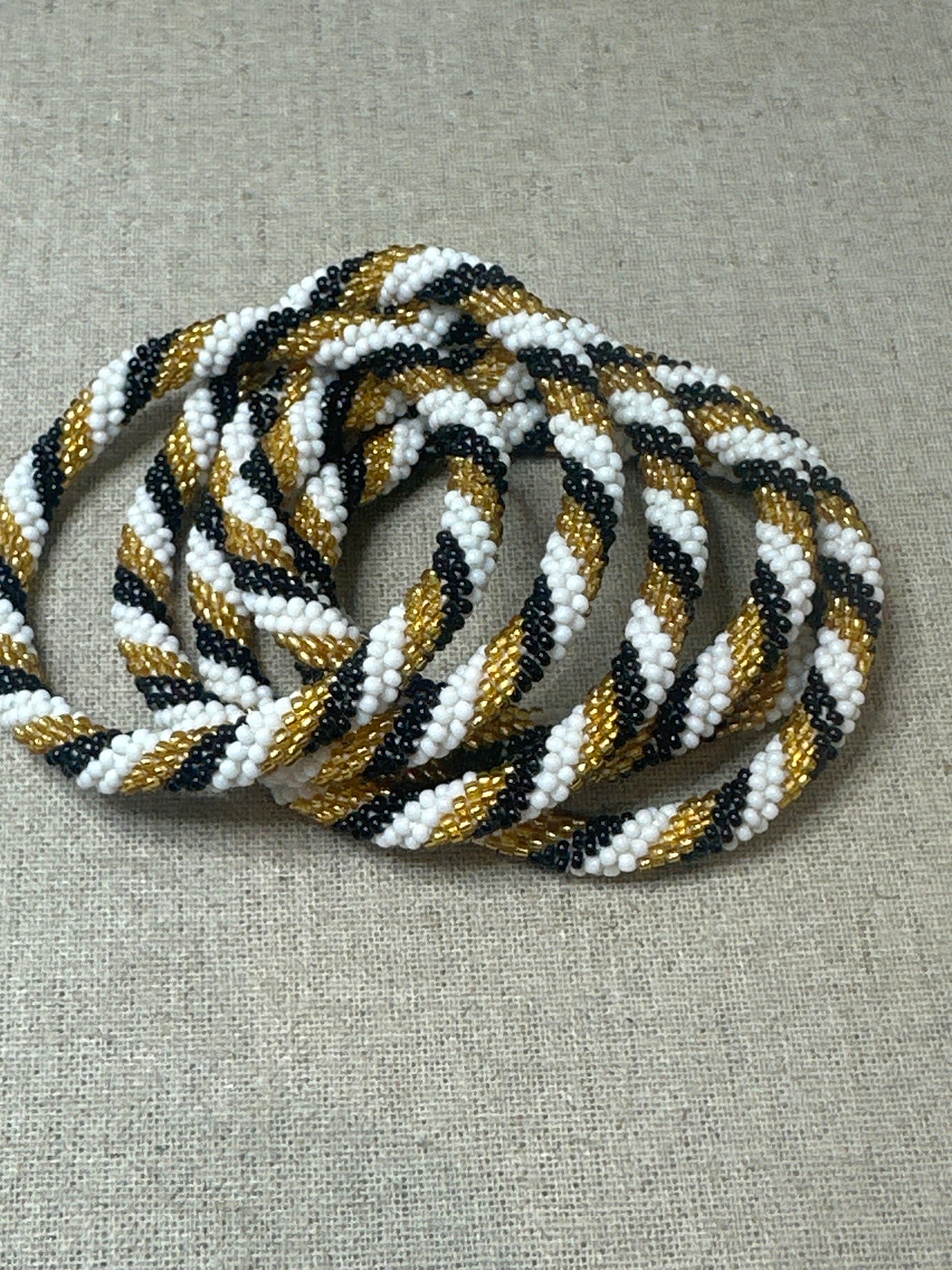 Bracelet népalais blanc doré SA-171