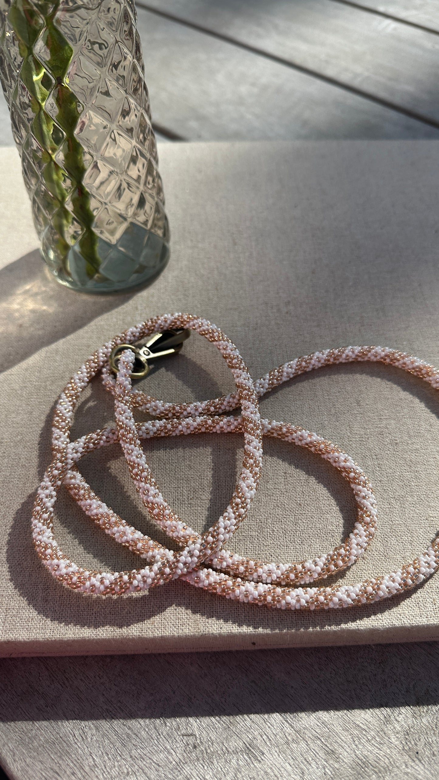 ✨ Cordon de Téléphone en Perles de verre – unique, tendance et responsable #A27 rosé champagne et blanc
