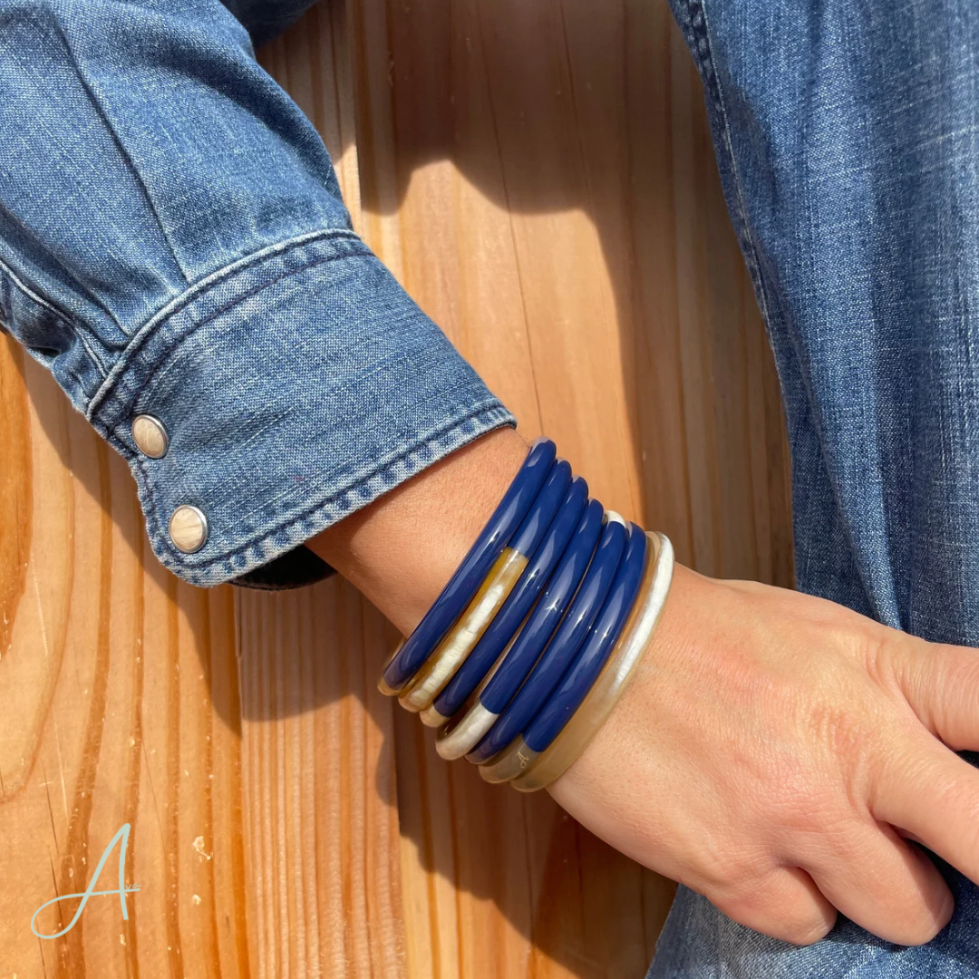 Bracelet bleu marine en corne naturelle