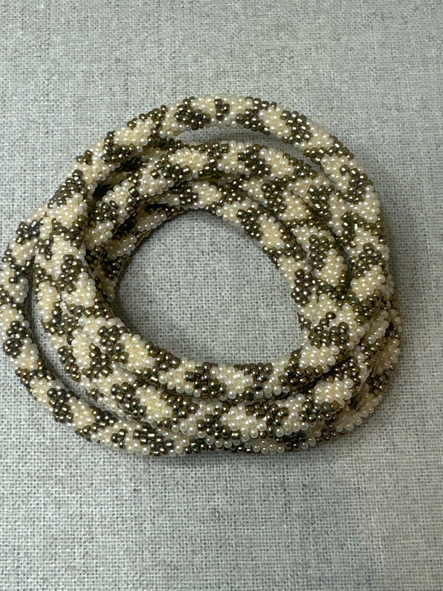 Bracelet népalais blanc doré SA-172