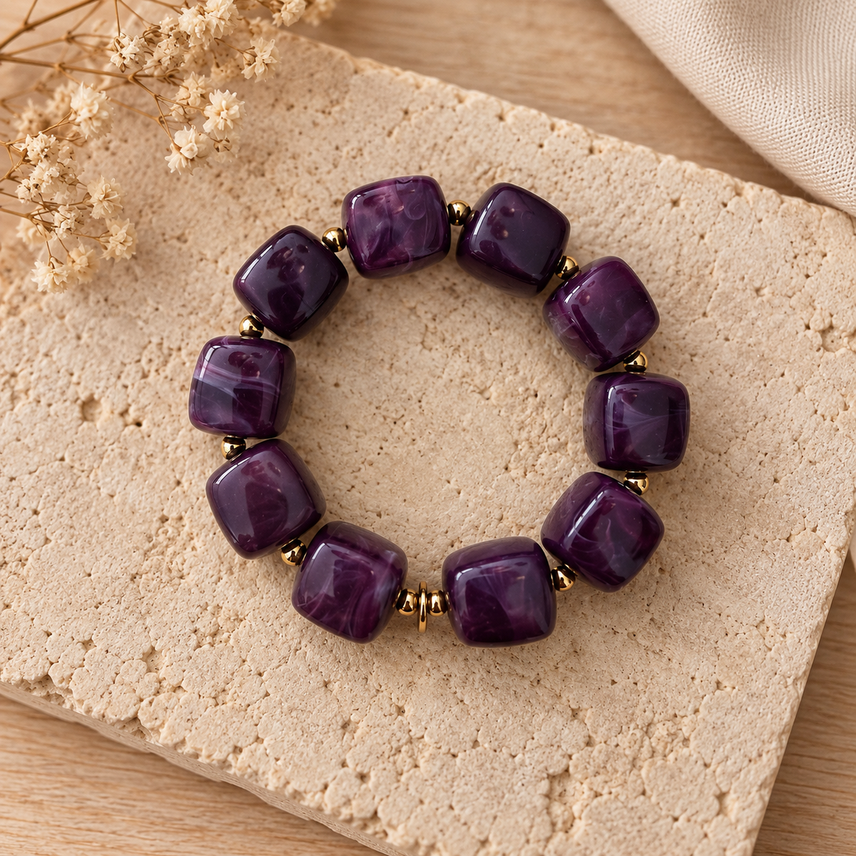 Bracelet Ice en perles carrées arrondies violet marbré | Trésors de Ava