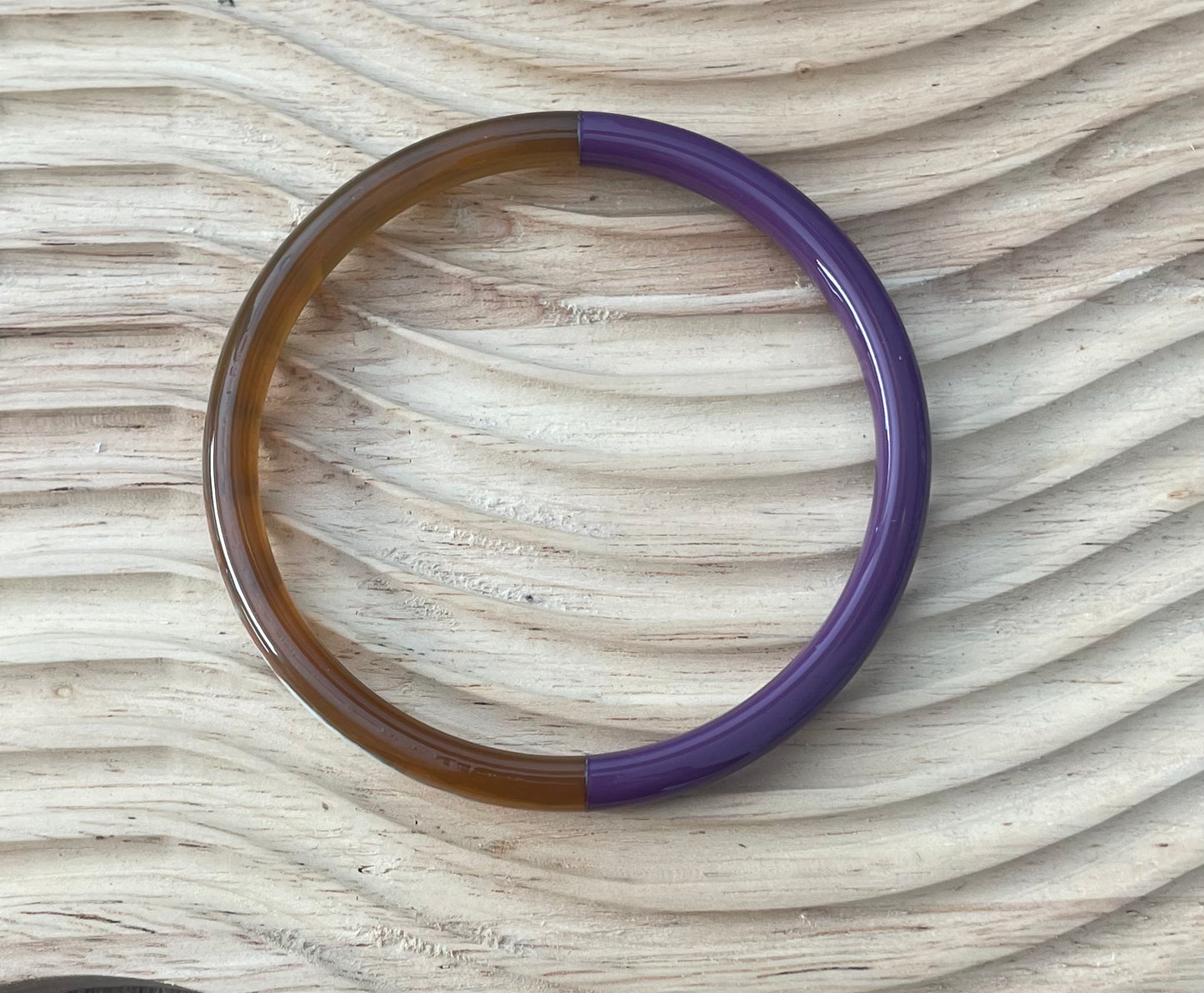 Bracelet violet en corne naturelle