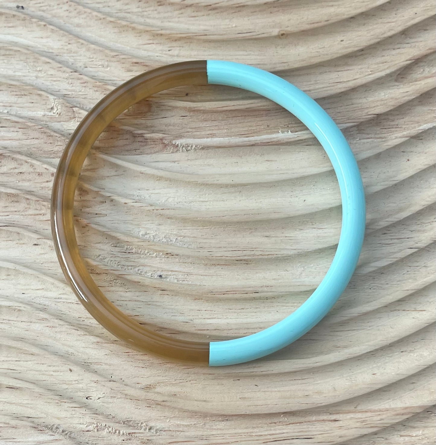Bracelet vert d'eau en corne naturelle