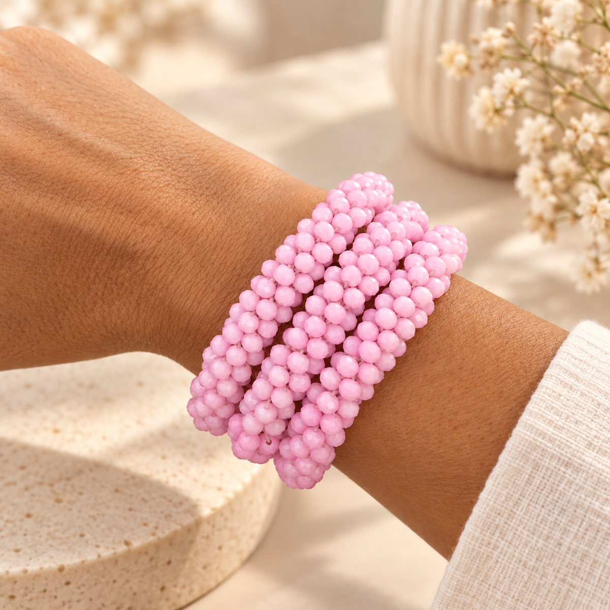 Bracelet élastique en perles de verre – rose pale   | Trésors de Ava