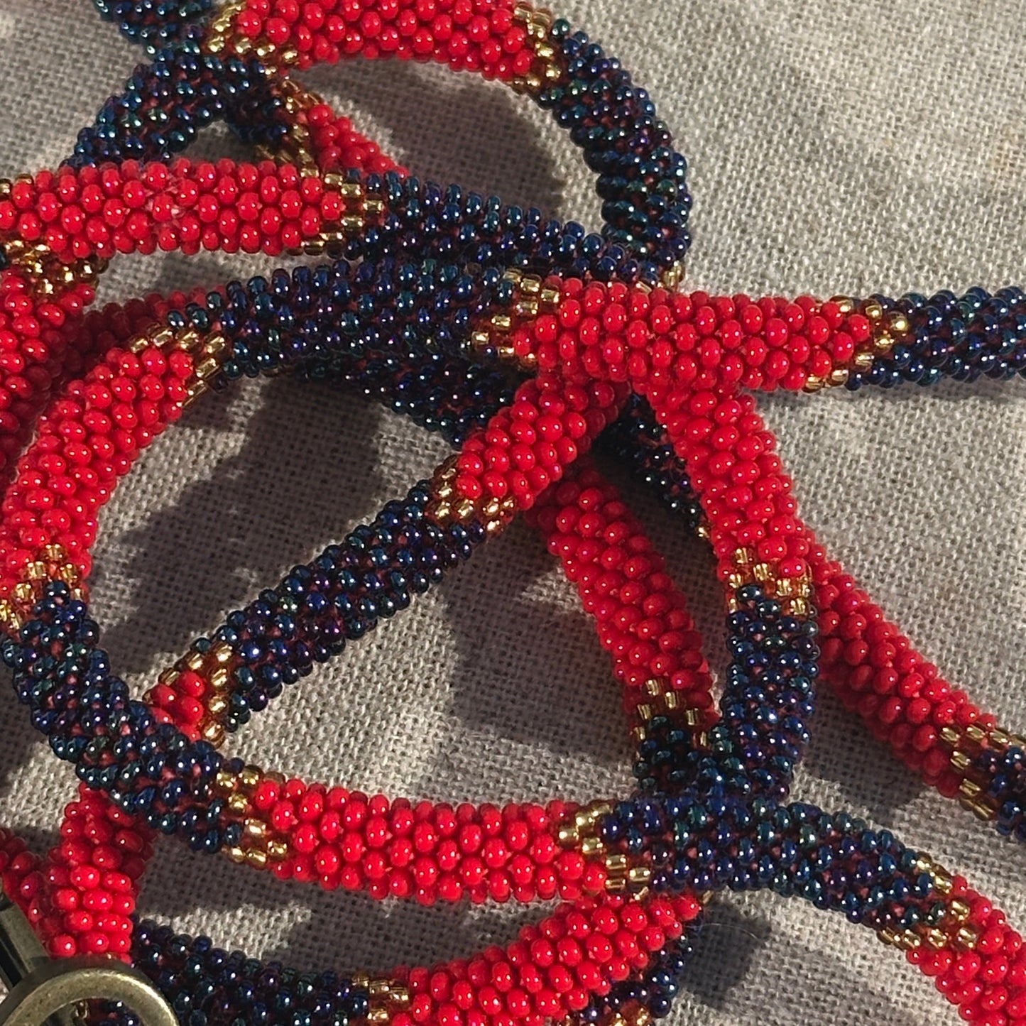 Cordon de Téléphone en Perles de verre – unique, tendance et  responsable  #A42 bleu rouge et doré