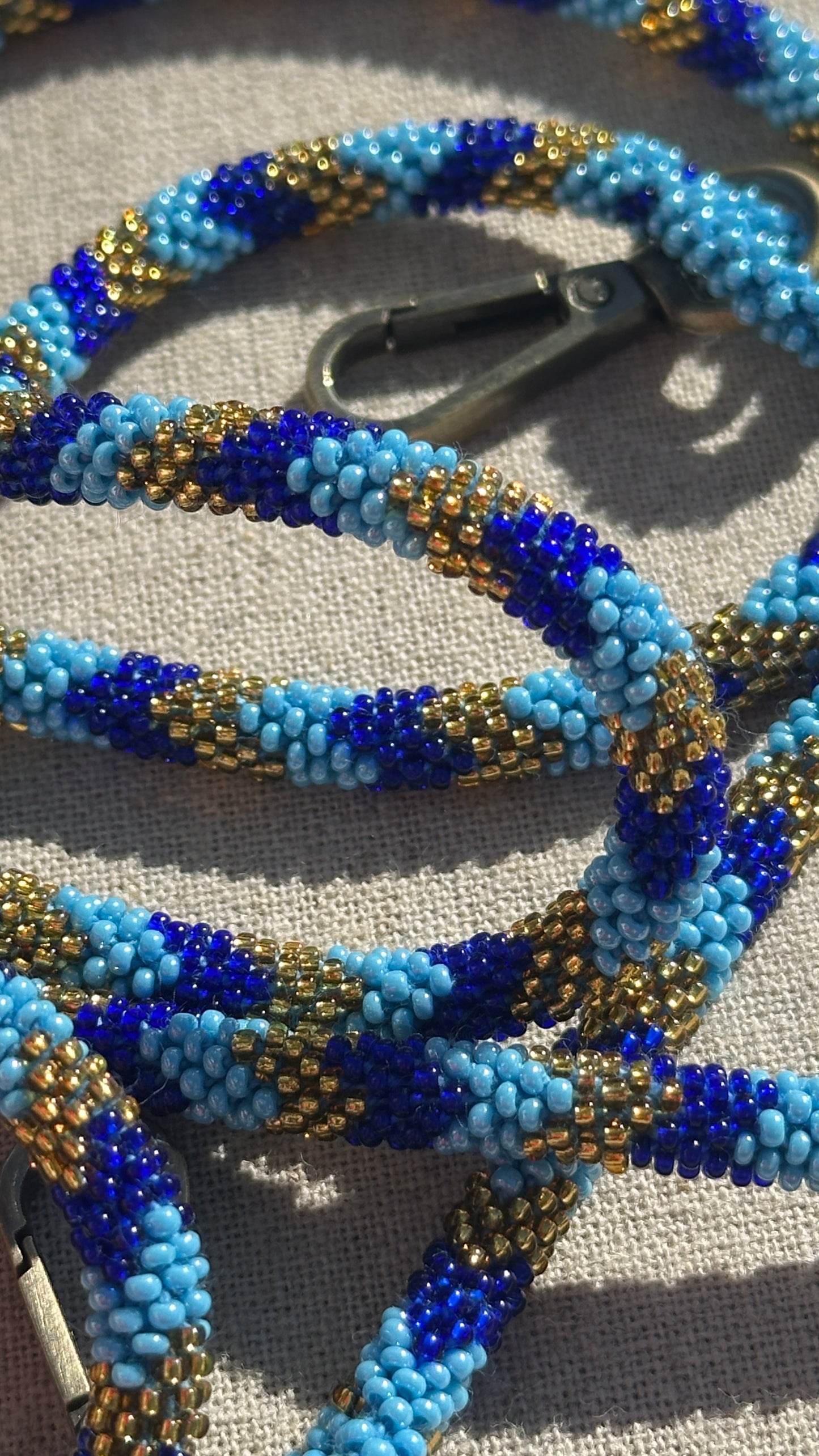 ✨ Cordon de Téléphone en Perles de verre – unique, tendance et  responsable  #A28 bleu marine, bleu ciel et doré