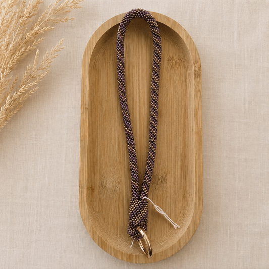 Dragonne de téléphone en perles de verre Mauve, Doré et Laiton – Trésors de Ava