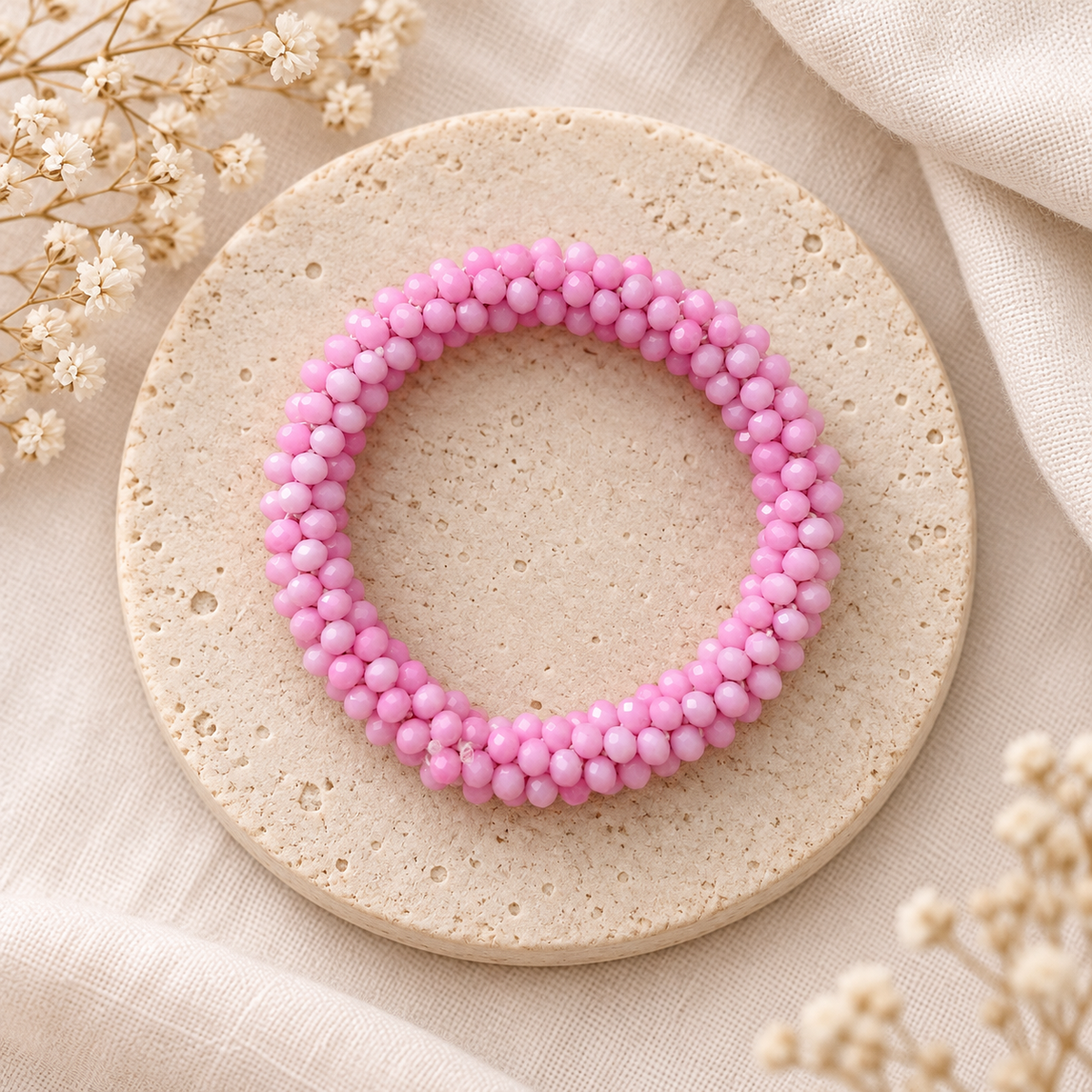 Bracelet élastique en perles de verre – rose pale   | Trésors de Ava