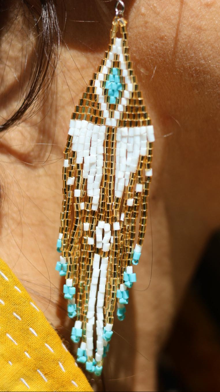 Boucles d'oreilles indiennes ANAYA style amérindien turquoise , blanc et doré