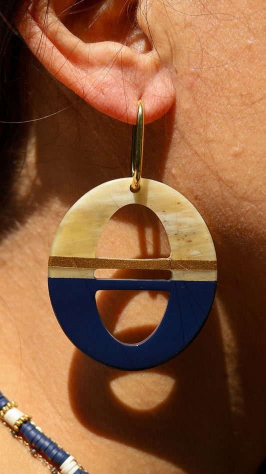 Boucles d’oreilles en corne bleu marine - Collection Tria