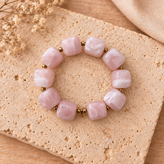 Bracelet Ice en perles carrées arrondies rose marbré  | Trésors de Ava