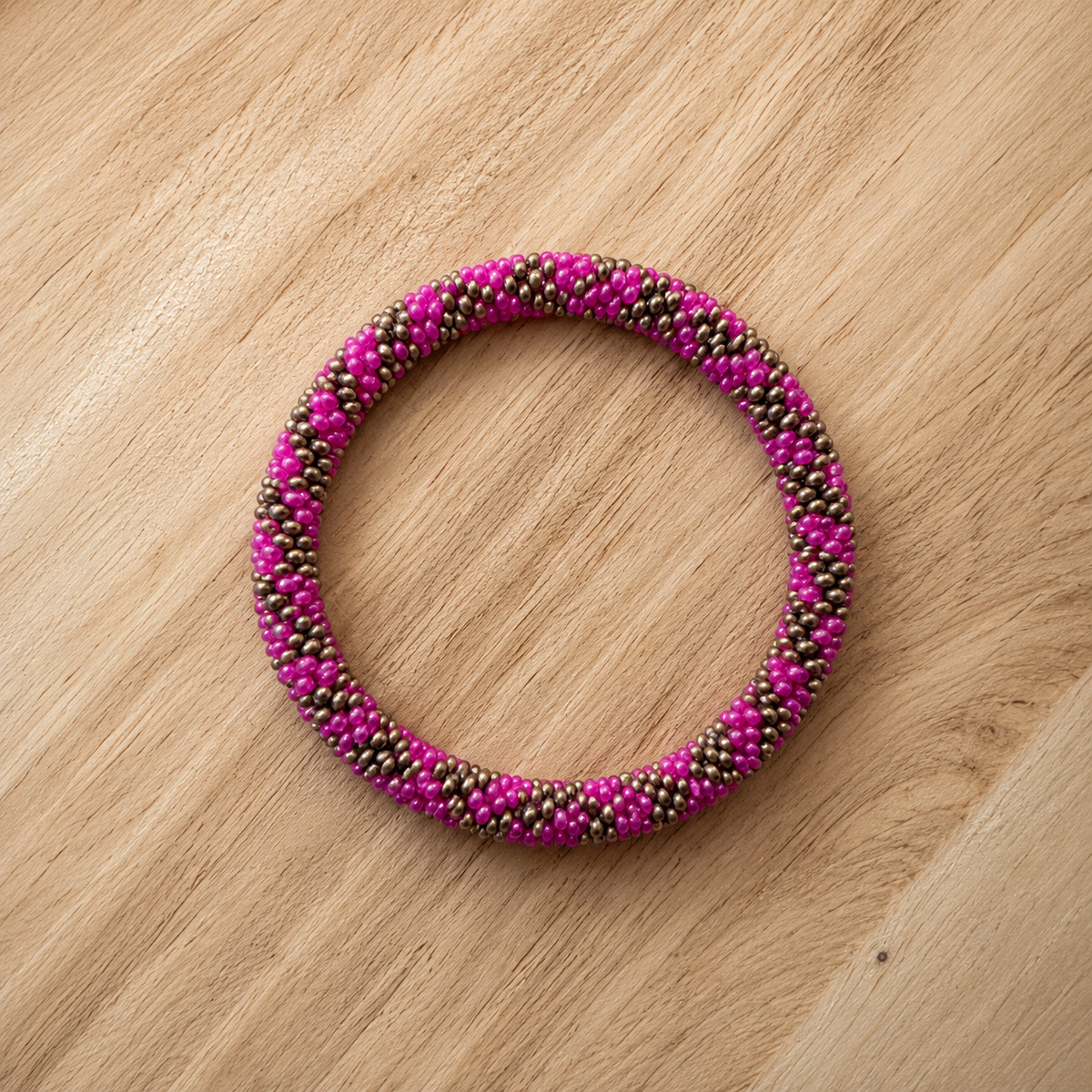 Bracelet népalais  – Trésors de Ava rose fuschia
