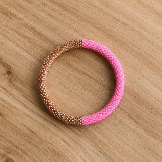 Bracelet népalais  – Trésors de Ava Rose fluo champagne rosé