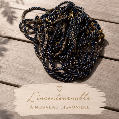 Cordon de téléphone bleu et doré  – Tissé artisanalement | Trésors de Ava