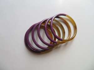 Bracelet violet en corne naturelle