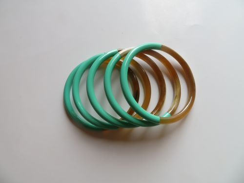Bracelet vert en corne naturelle